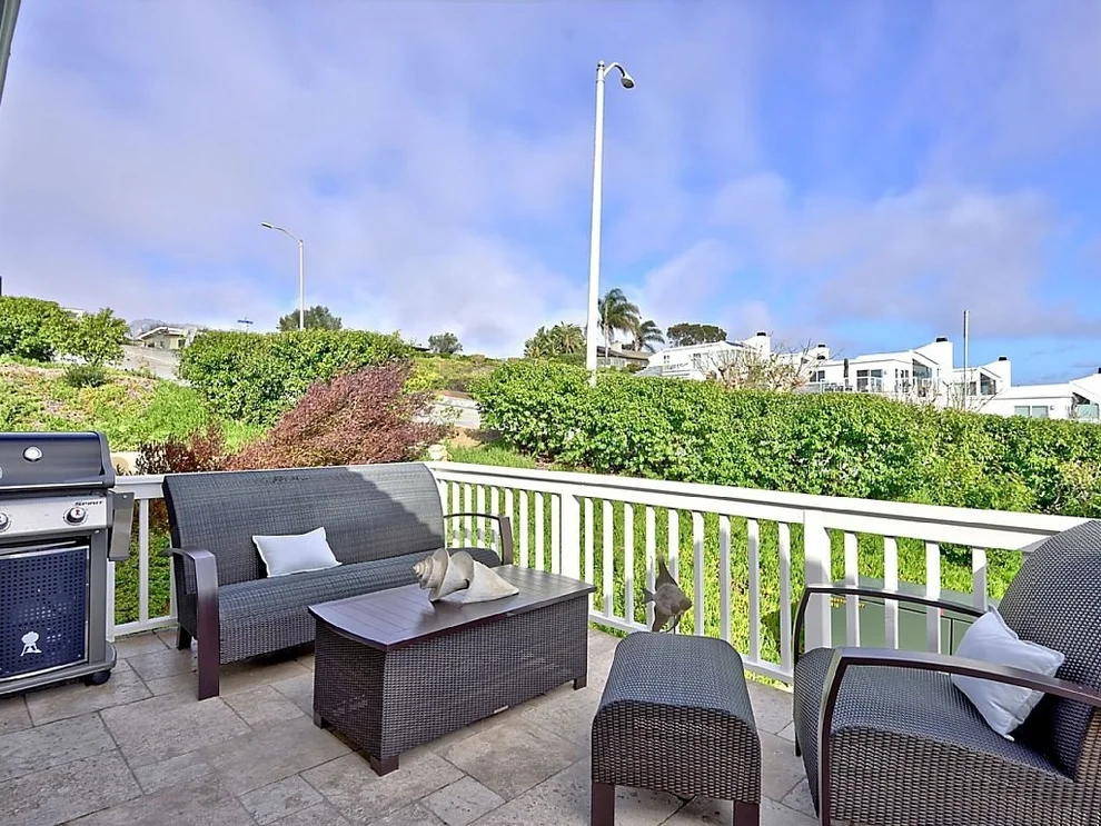 Unit for sale at 828 Sea Turf Cir, Solana Beach, CA 92075