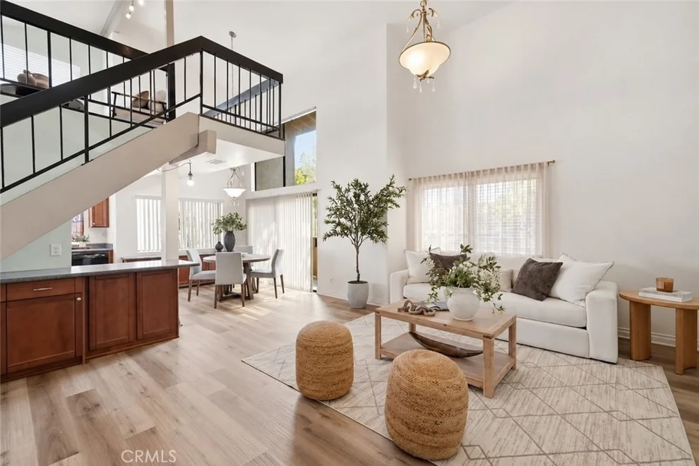 Unit for sale at 18433 Hatteras, Tarzana, CA 91356