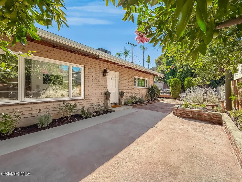 Unit for sale at 21222 Martinez Street, Woodland Hills, CA 91364