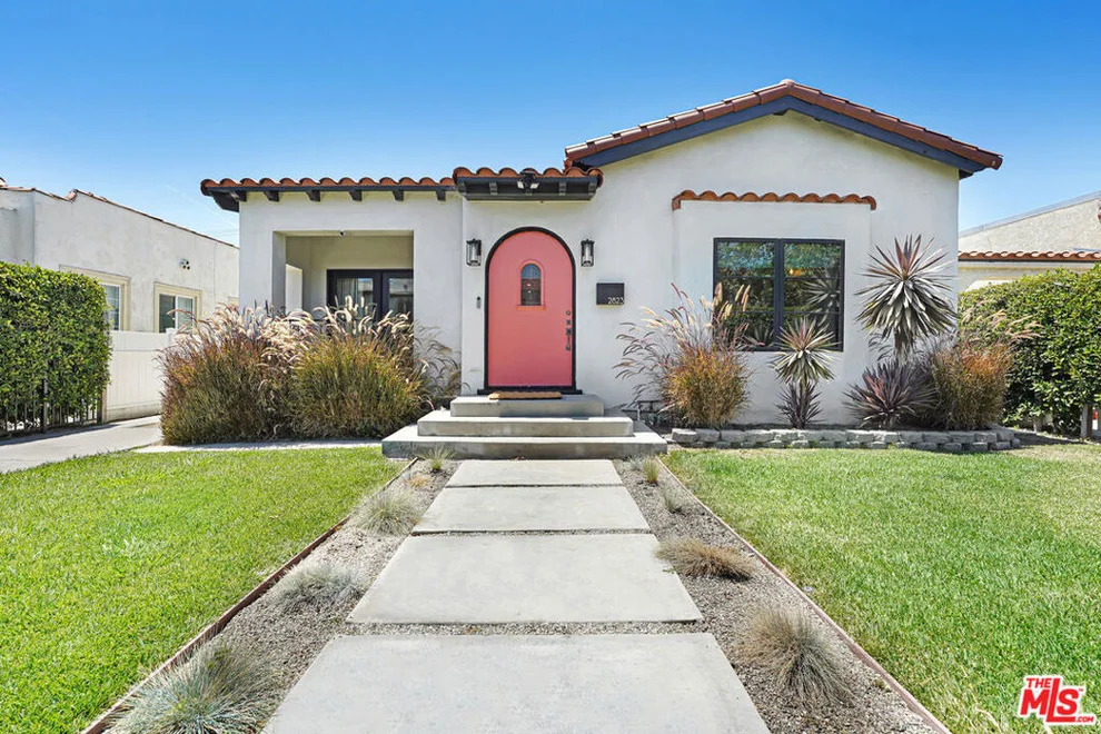 Unit for sale at 2823 S Bronson Avenue, Los Angeles, CA 90018