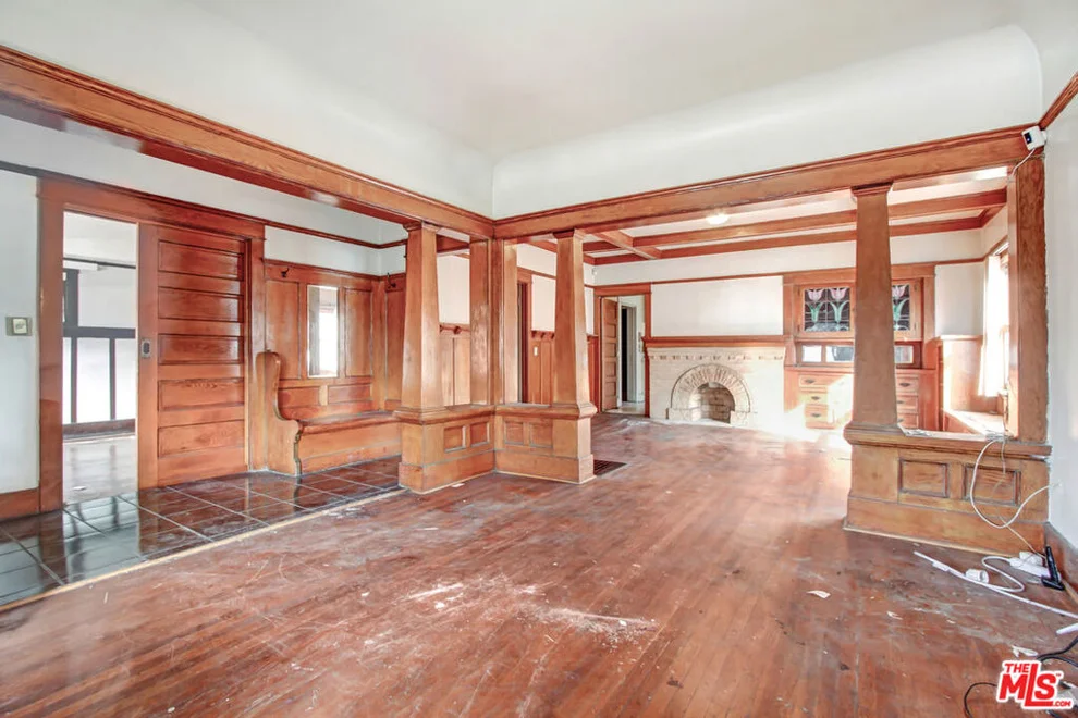 Unit for sale at 227 W 52nd Street, Los Angeles, CA 90037