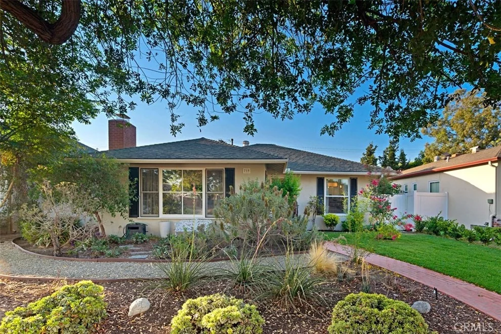 Unit for sale at 719 E Marshall Place, Long Beach, CA 90807