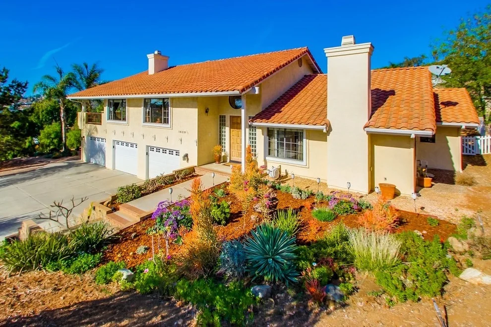Unit for sale at 1620 York Dr, Vista, CA 92084