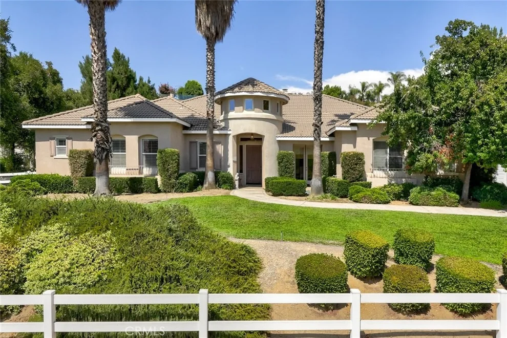Unit for sale at 1010 Creekside Drive, Redlands, CA 92373