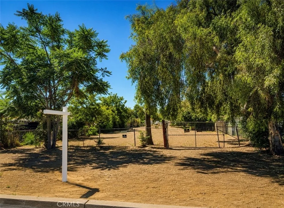 Unit for sale at 935 E 3rd, San Bernardino, CA 92410