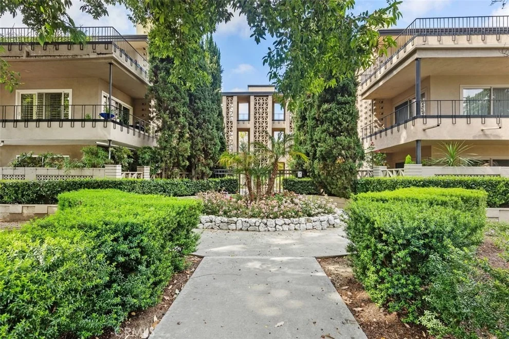 Unit for sale at 1235 S Orange Grove Boulevard, Pasadena, CA 91105