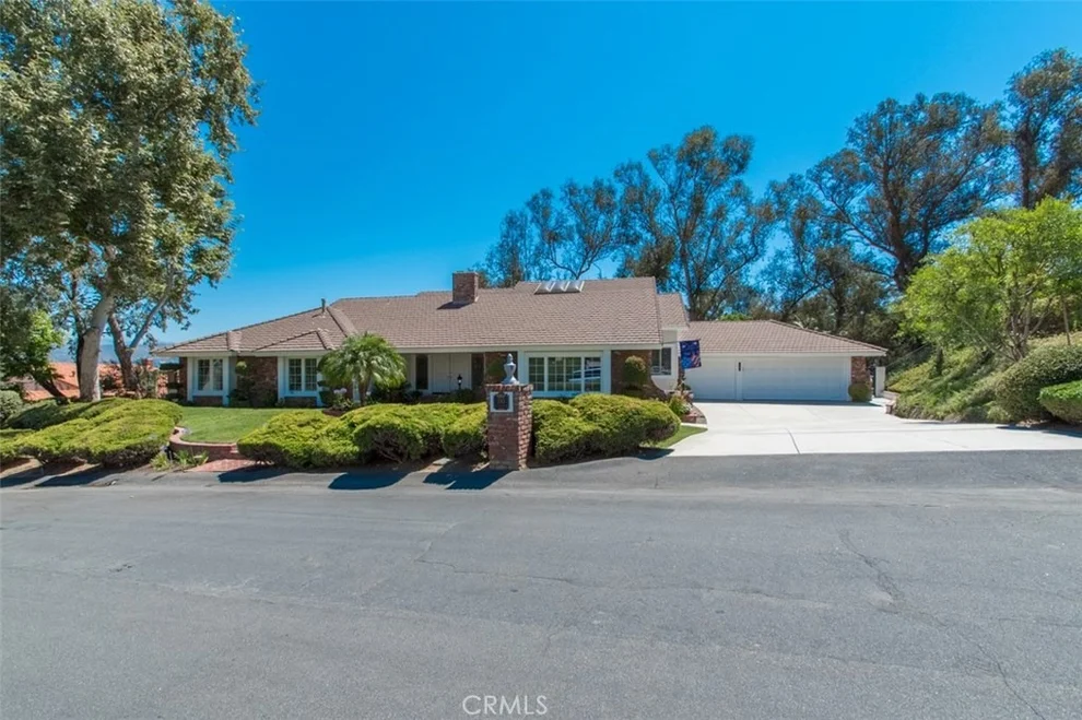 Unit for sale at 280 S Via Montanera, Anaheim Hills, CA 92807
