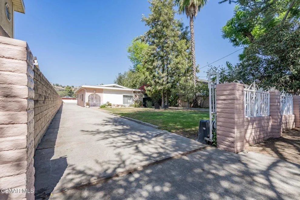 Unit for sale at 10517 Penrose Street, Sun Valley, CA 91352