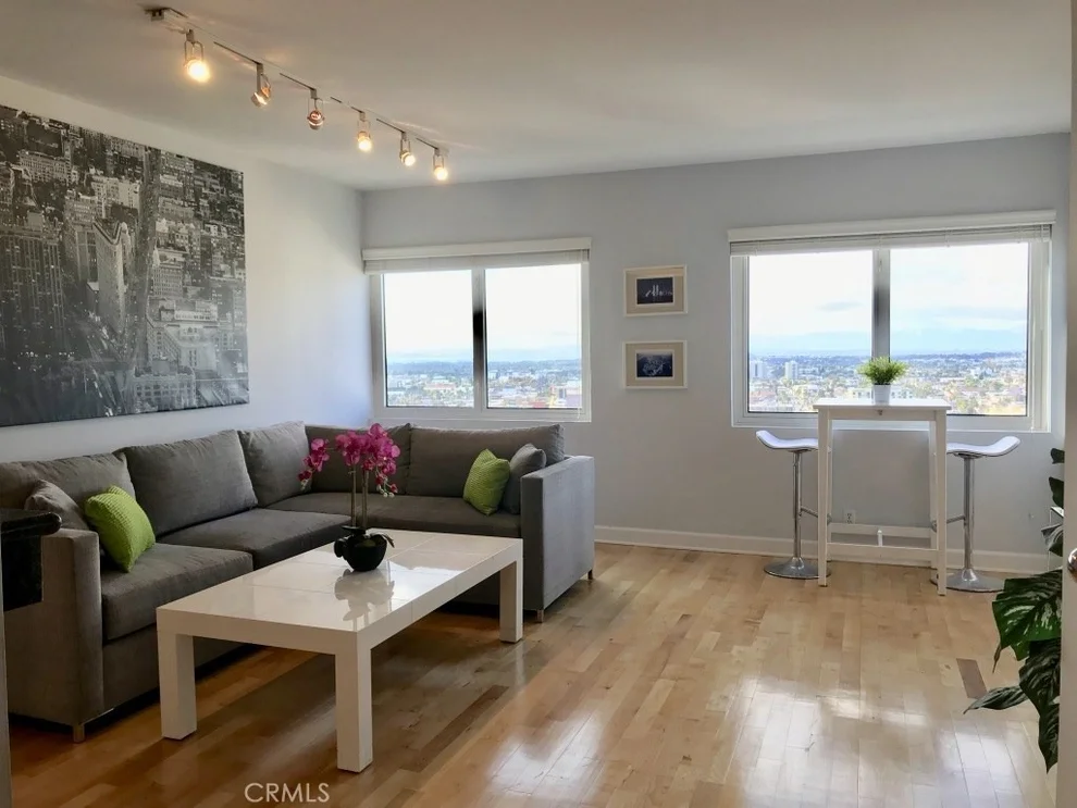 Unit for sale at 525 E Seaside Way, Long Beach, CA 90802