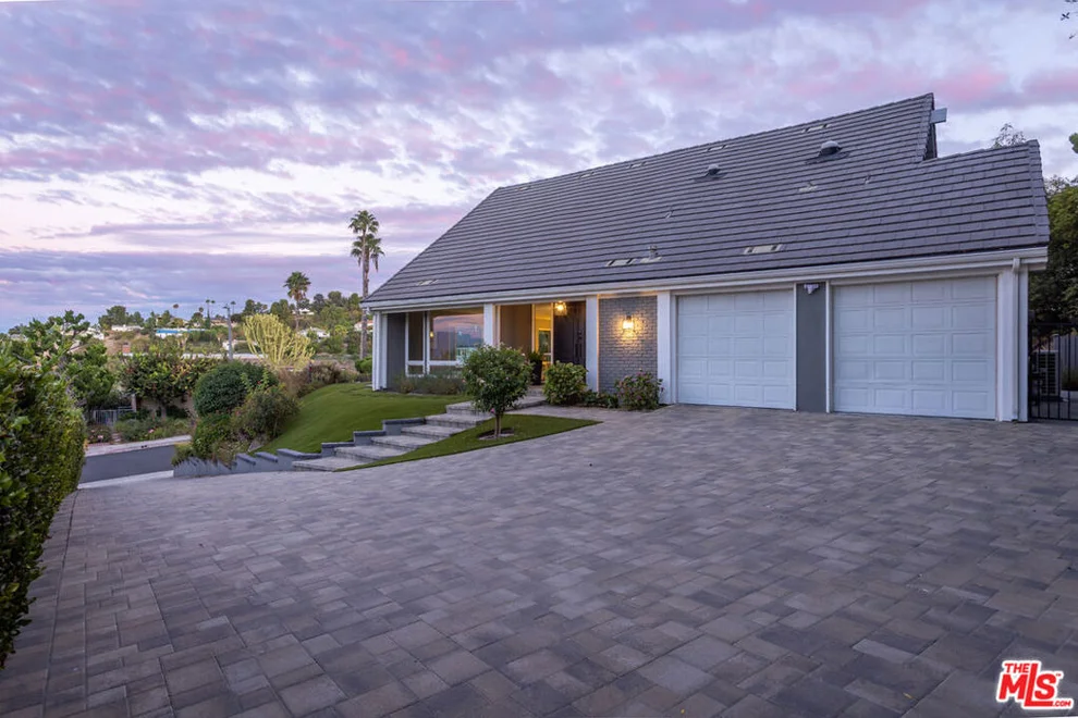 Unit for sale at 4711 Hermano Drive, Los Angeles, CA 91356