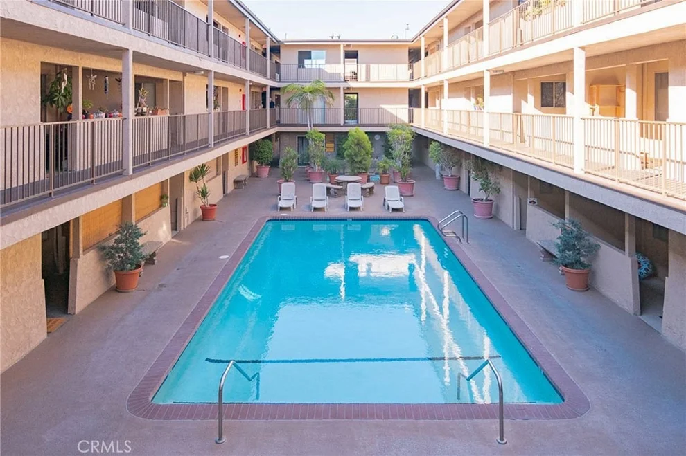 Unit for sale at 2501 W Redondo Beach, Gardena, CA 90249