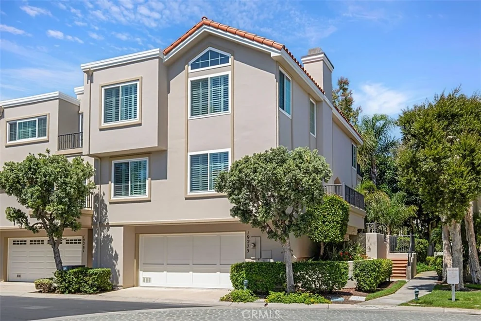 Unit for sale at 19275 Brooktrail, Huntington Beach, CA 92648