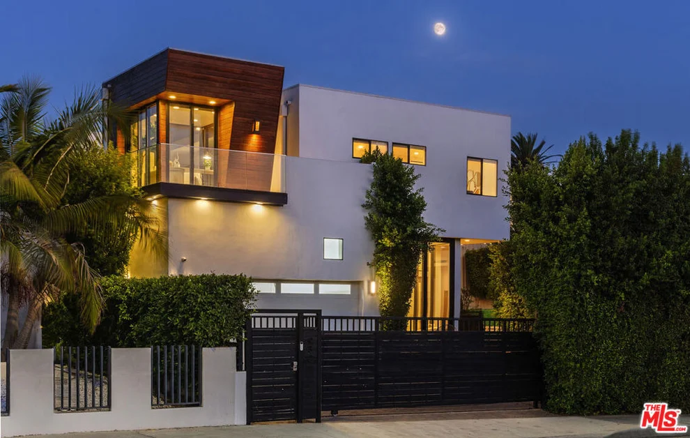 Unit for sale at 932 N Crescent Heights Boulevard, Los Angeles, CA 90046