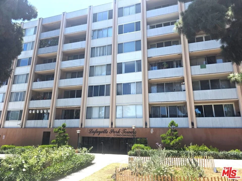 Unit for sale at 421 S La Fayette Park Place, Los Angeles, CA 90057