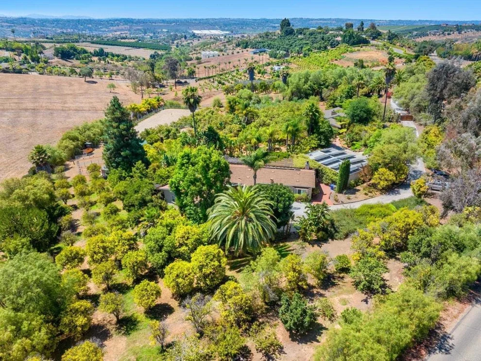 Unit for sale at 31619 21 Via Puerta Del Sol, Bonsall, CA 92003