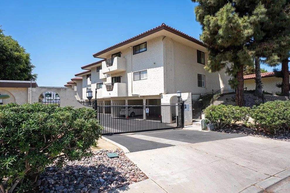 Unit for sale at 4265 Asher St, San Diego, CA 92110