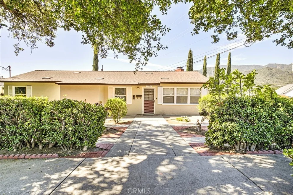 Unit for sale at 3352 Montrose, La Crescenta, CA 91214
