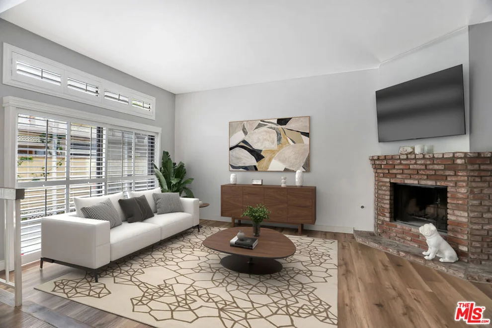 Unit for sale at 7100 Balboa Boulevard, Van Nuys, CA 91406