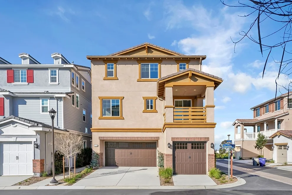 Unit for sale at 1755 Summit Drive, Signal Hill, CA 90755