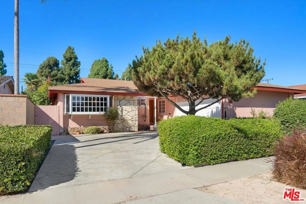 Unit for sale at 541 Silvera Avenue, Long Beach, CA 90803