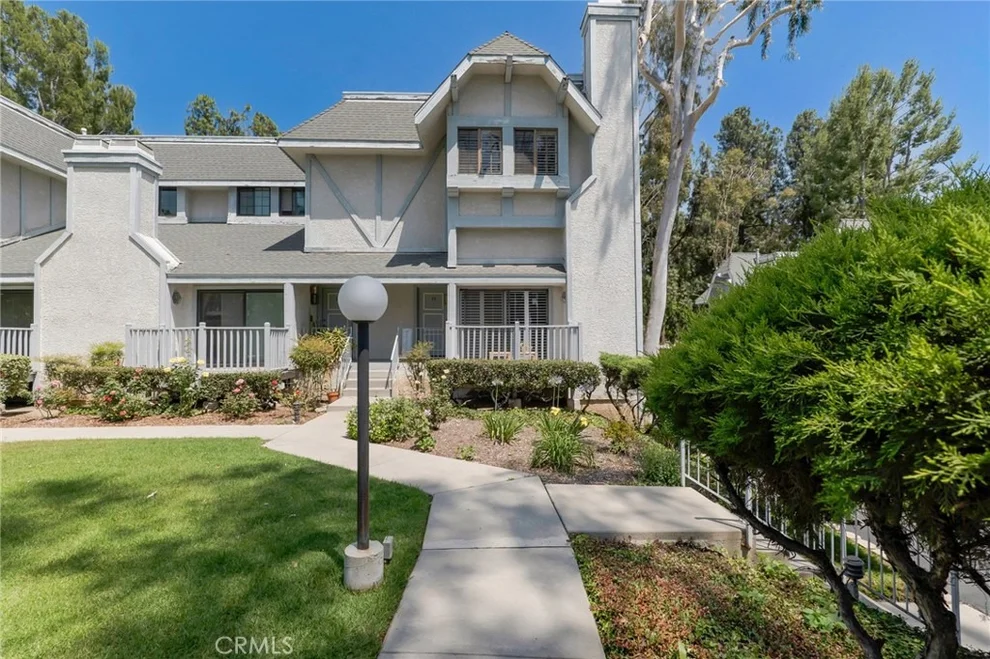 Unit for sale at 18424 Lemarsh, Northridge, CA 91325