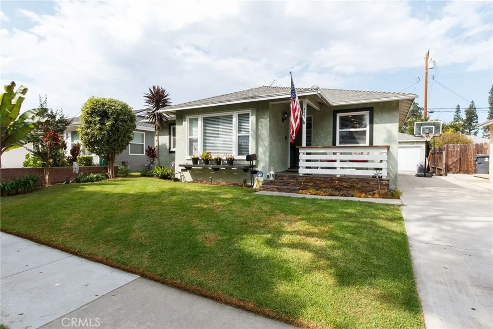 Unit for sale at 4533 Woodruff Avenue, Lakewood, CA 90713