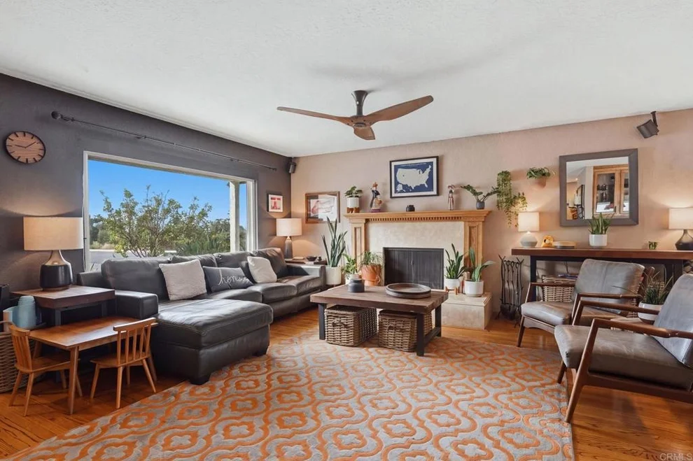 Unit for sale at 320 Apollo Drive, Vista, CA 92084
