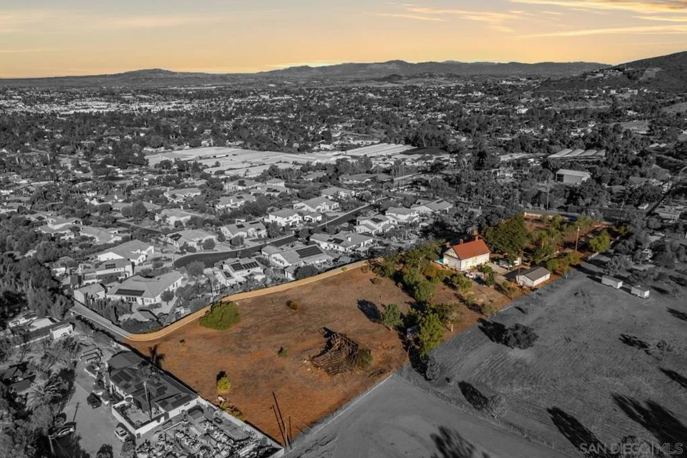 Unit for sale at 2261 Edgehill Rd, Vista, CA 92084