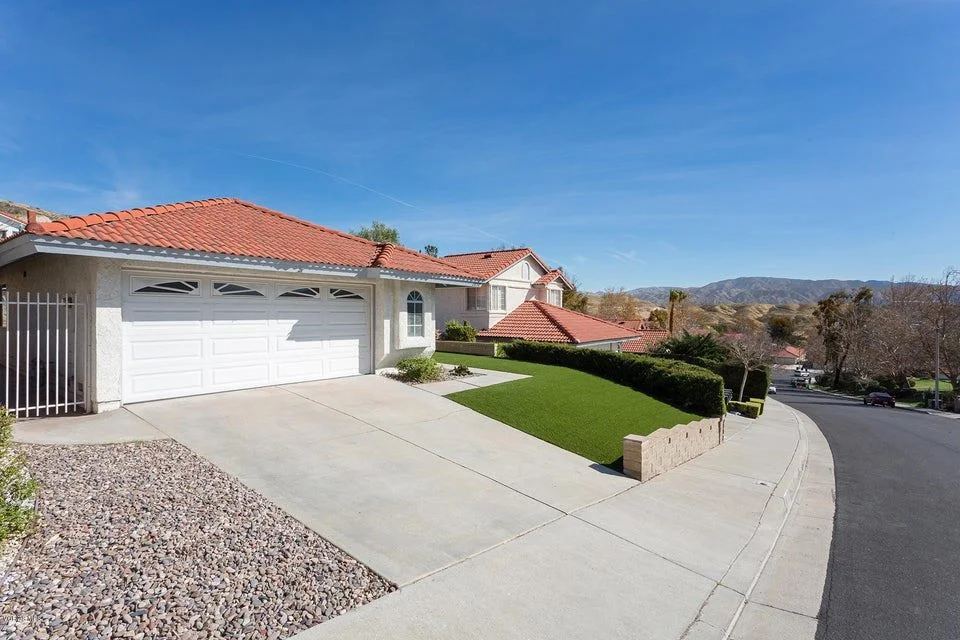 Unit for sale at 28152 Hot Springs Avenue, Canyon Country, CA 91351