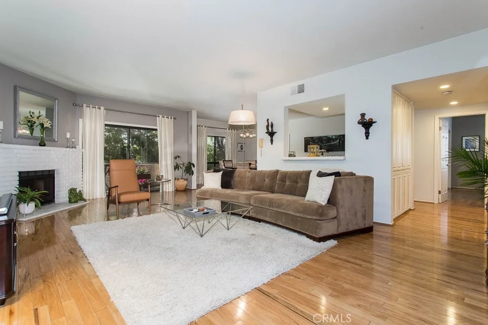 Unit for sale at 6240 Whitsett Avenue, North Hollywood, CA 91606
