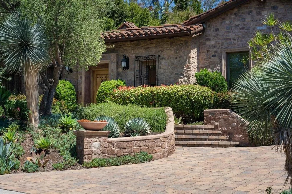 Unit for sale at 18504 Calle La Serra, Rancho Santa Fe, CA 92091
