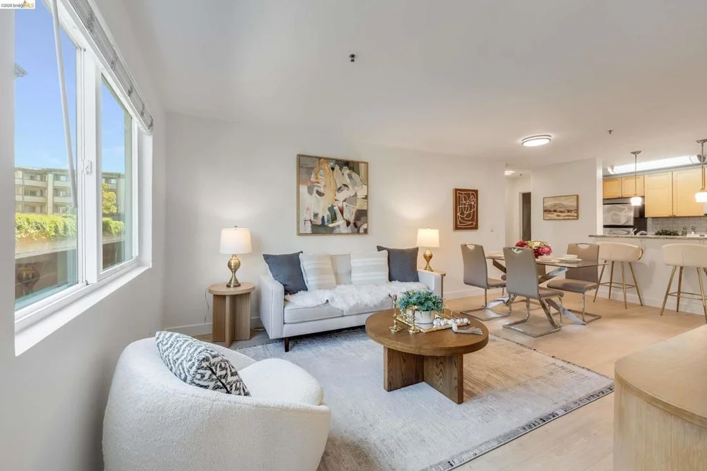 Unit for sale at 6400 Christie Ave, Emeryville, CA 94608