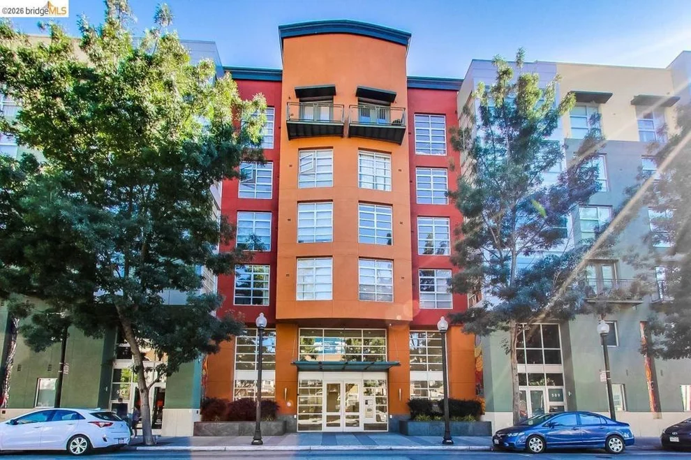 Unit for sale at 585 9Th St, Oakland, CA 94607