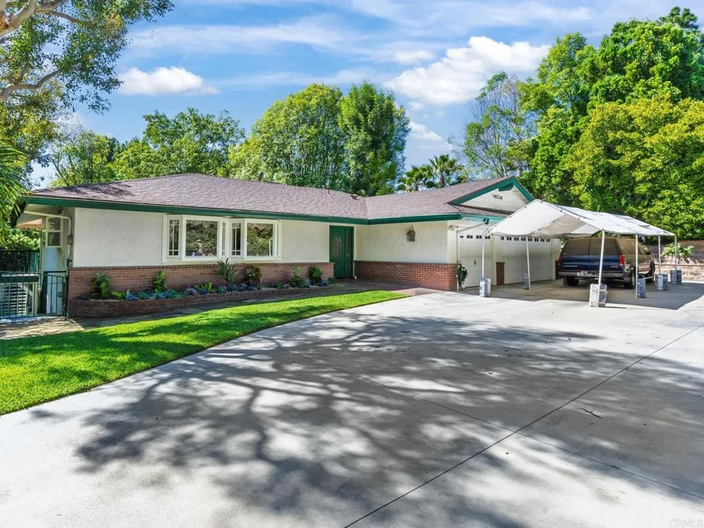 Unit for sale at 33 Empty Saddle Lane, Rolling Hills Estates, CA 90274