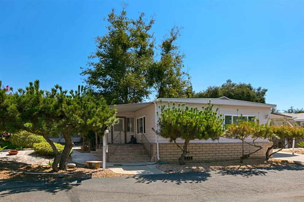 Unit for sale at 4747 Oak Crest Rd, Fallbrook, CA 92028