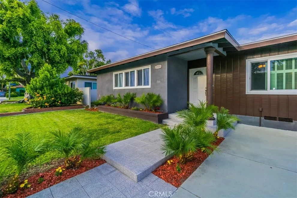 Unit for sale at 1550 Iroquois Avenue, Long Beach, CA 90815
