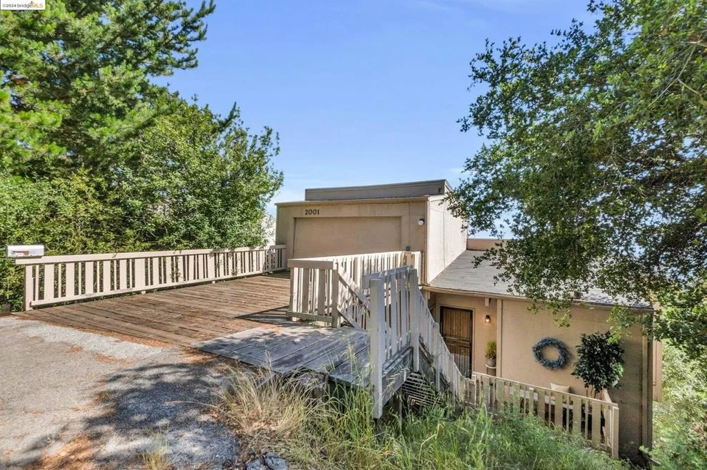 Unit for sale at 2001 Manzanita Dr, Oakland, CA 94611