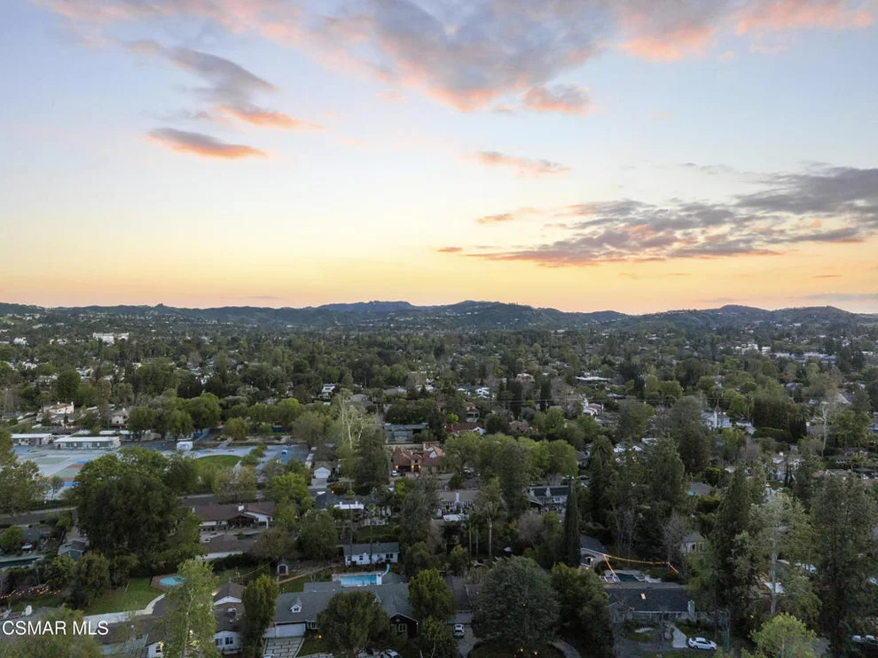 Unit for sale at 23310 Aetna Street, Woodland Hills, CA 91367