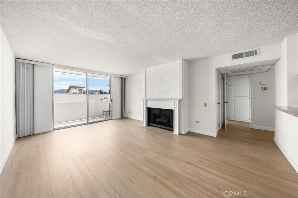 Unit for sale at 421 S La Fayette Park Place, Los Angeles, CA 90057