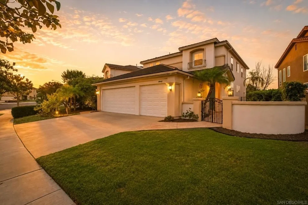 Unit for sale at 10648 Briarlake Woods Dr, San Diego, CA 92130