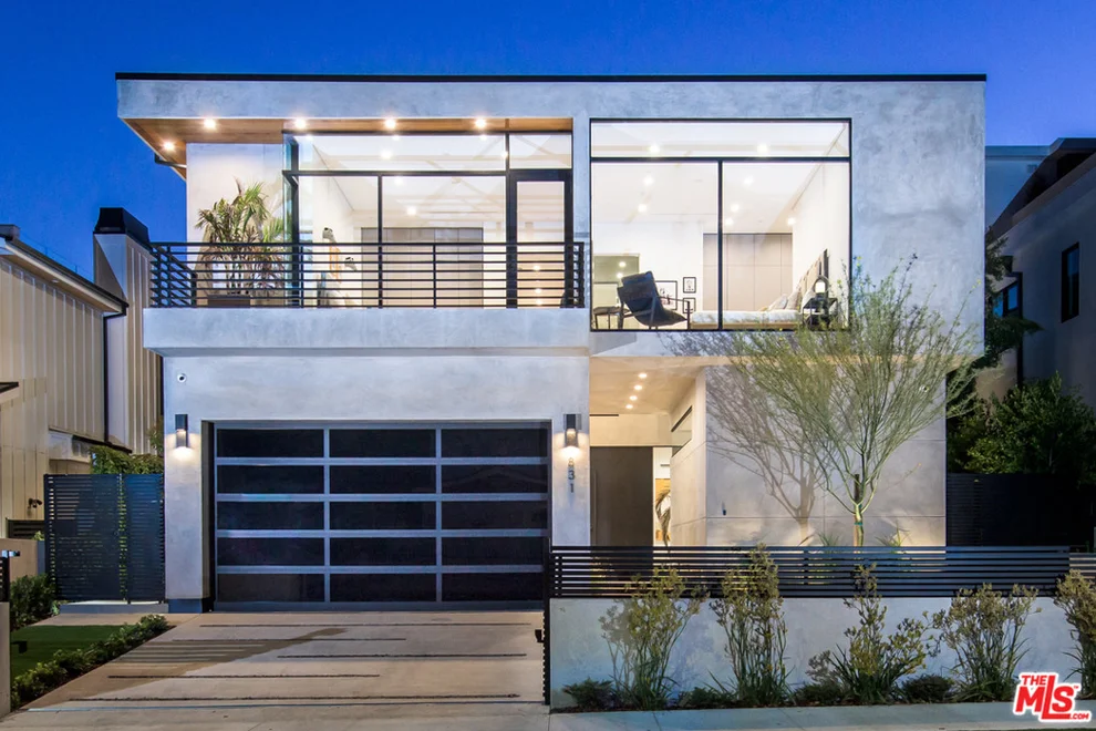 Unit for sale at 831 N Curson Avenue, Los Angeles, CA 90046