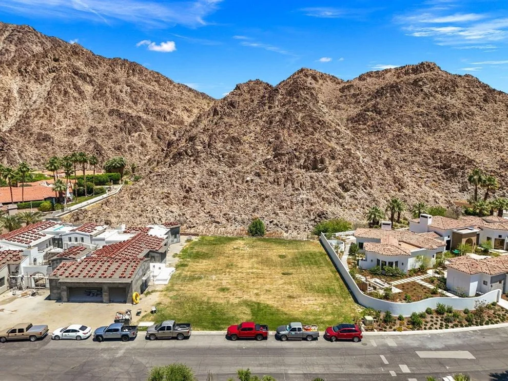 Unit for sale at 77430 Loma Vista, La Quinta, CA 92253