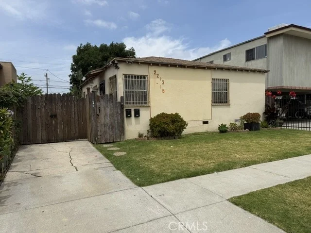 Unit for sale at 2213 S Spaulding, Los Angeles, CA 90016