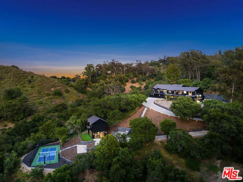 Unit for sale at 3140 Coldwater Canyon, Studio City, CA 91604