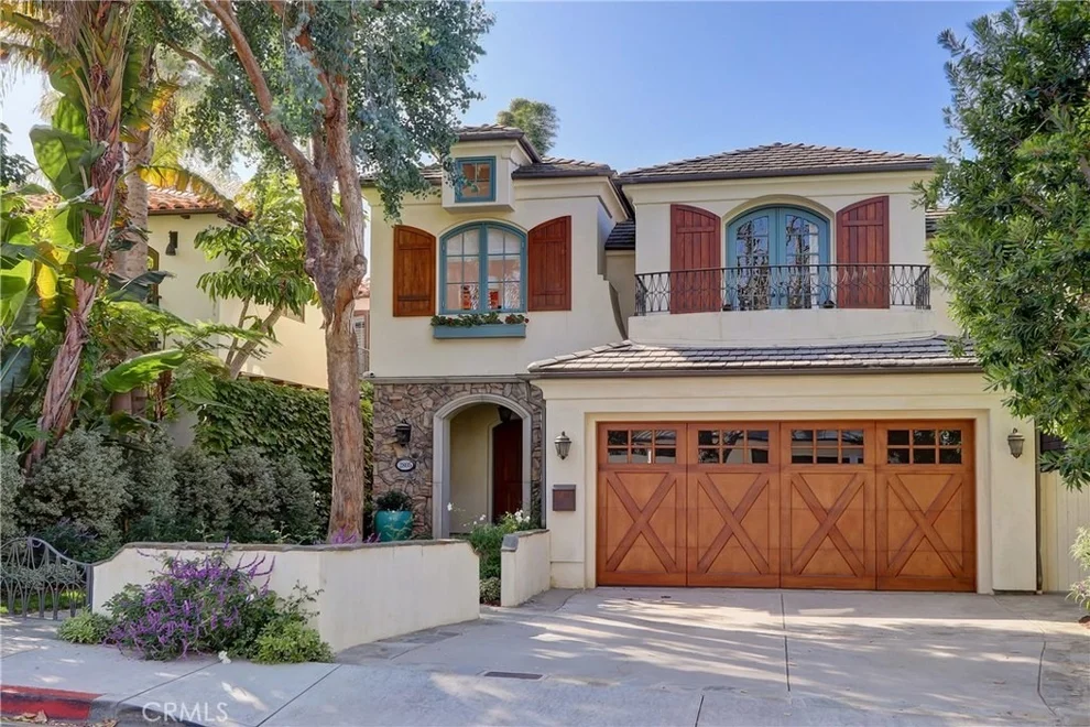 Unit for sale at 2805 Poinsettia Avenue, Manhattan Beach, CA 90266