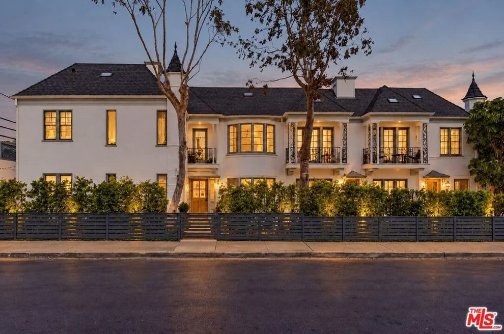 Unit for sale at 517 Rose Avenue, Venice, CA 90291