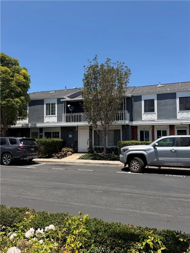 Unit for sale at 117 Yorktown, Costa Mesa, CA 92626