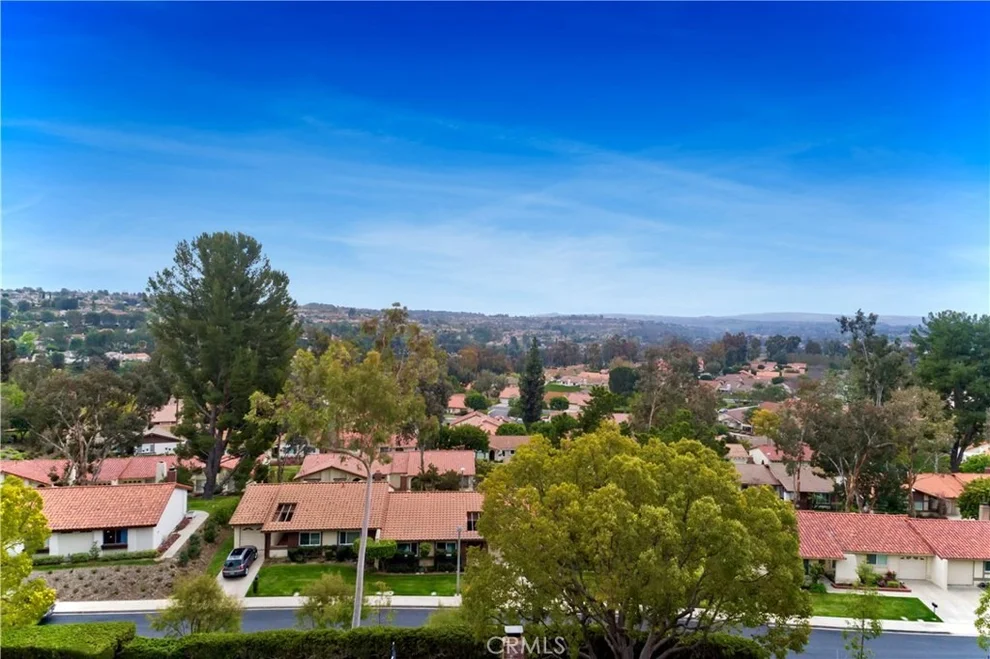 Unit for sale at 28052 Via Chocano, Mission Viejo, CA 92692