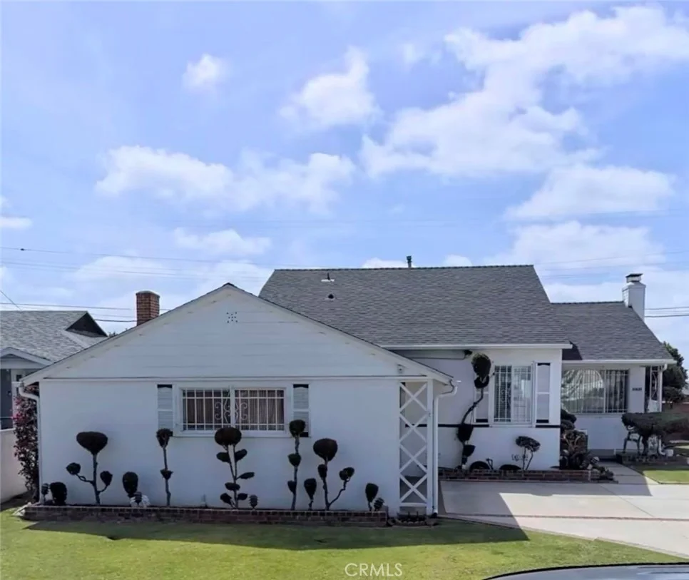 Unit for sale at 11631 Tarron, Hawthorne, CA 90250