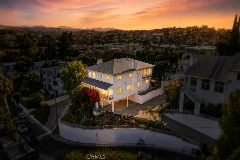 Unit for sale at 5271 Elvira, Woodland Hills, CA 91364